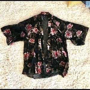 AMERICAN EAGLE Kimono Velvet Floral